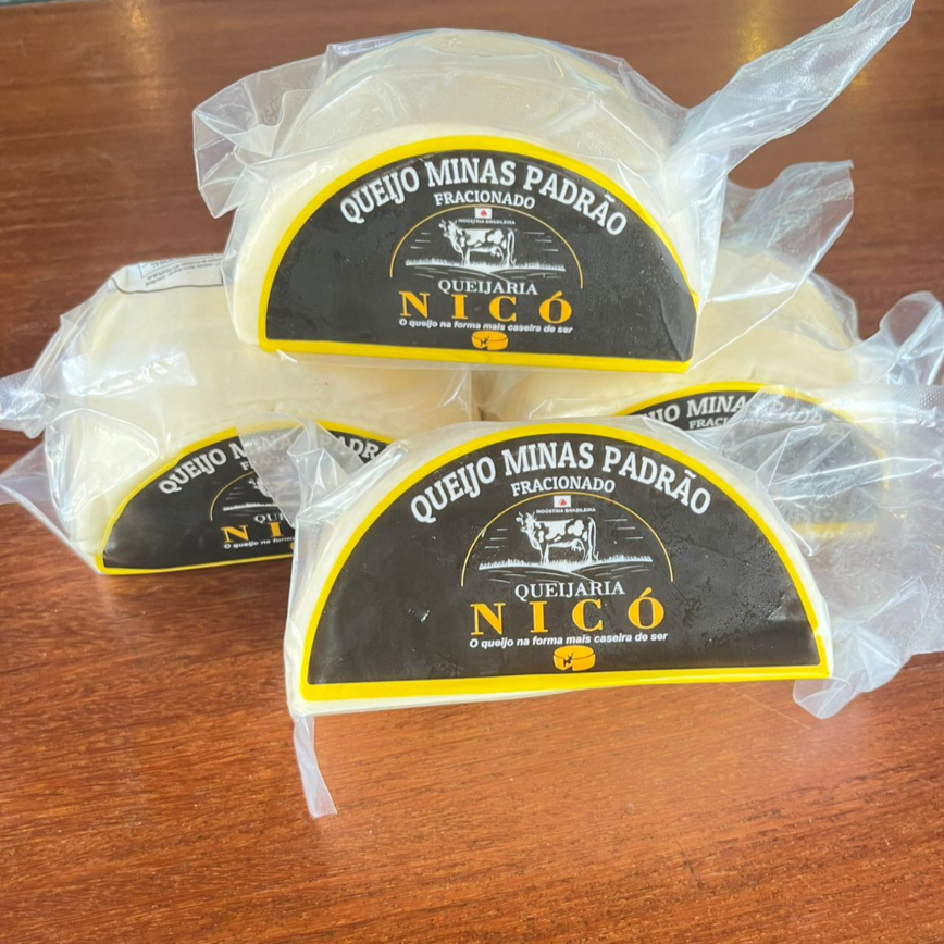 Queijo Minas Padrão Nicó Fracionado do Interior da Zona da Mata Mineira. Aproximadamente 425 g.