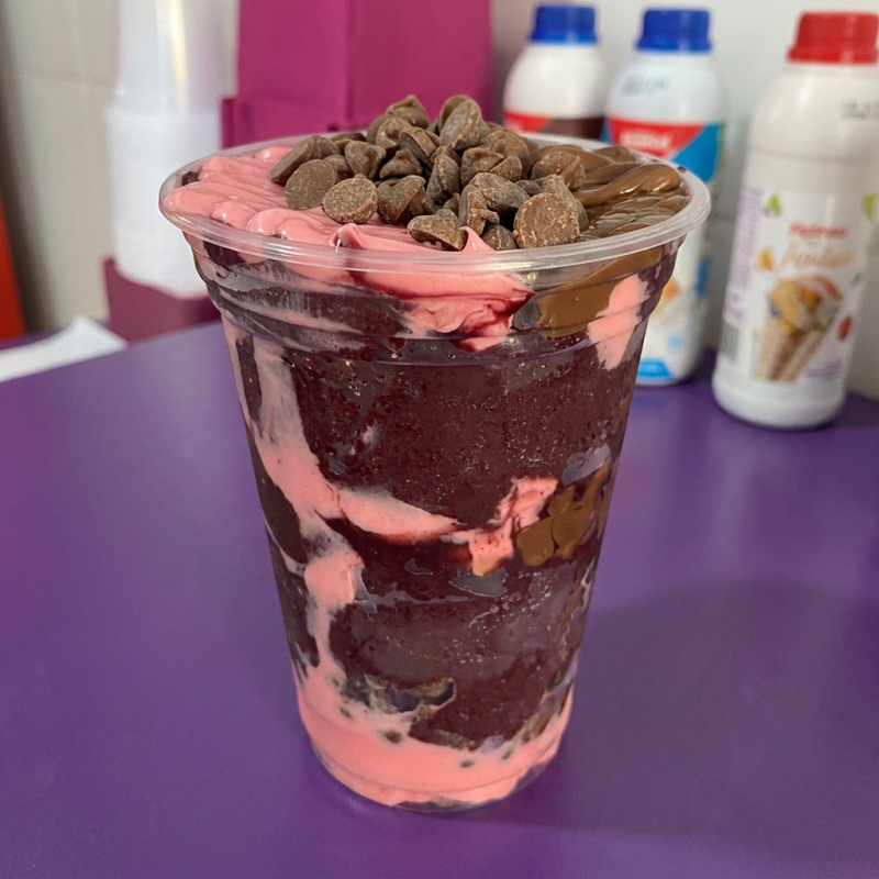 MOUSSE DE MORANGO CREME AVELÃ E GOTAS