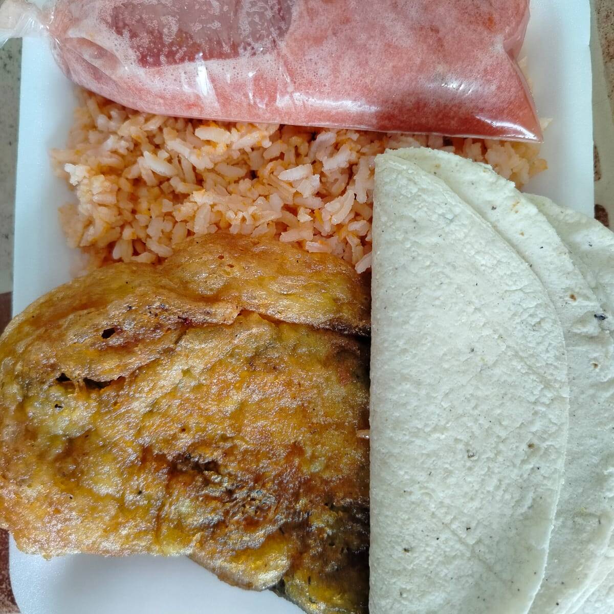 Chile Relleno Acompañado de Arroz o Frijoles