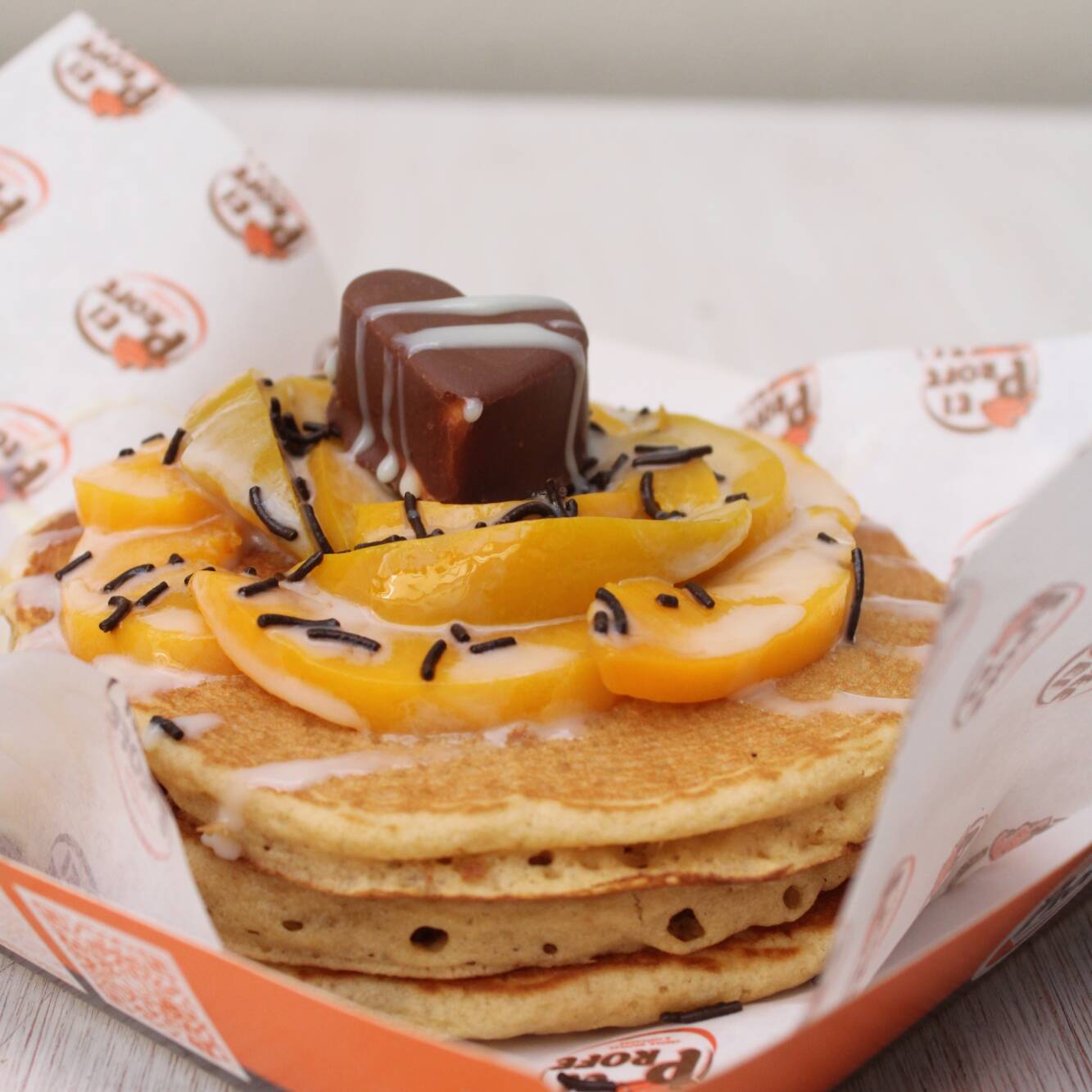 Orden 3 Hotcakes Frutales + 1 Capuchino 12 Oz