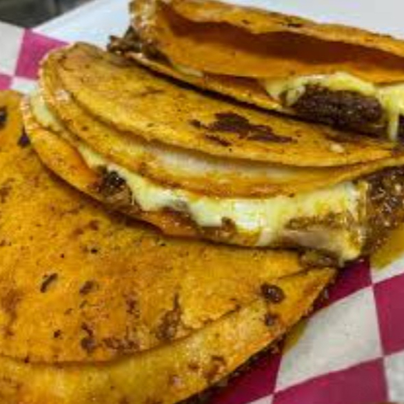 Tacos Dorados con Queso