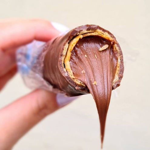 Canudo de Waffer, banhado no chocolate e recheado de Nutella