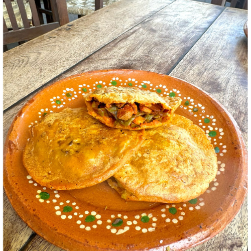 Nopales con Carne de Puerco (Maiz)