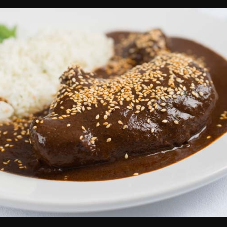Mole Con Pollo Estilo Puebla