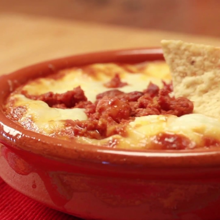 Queso Fundido con Longaniza