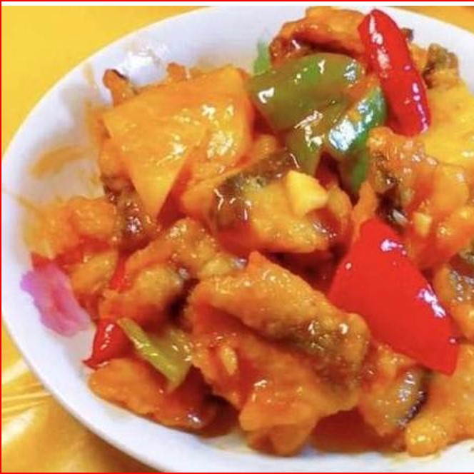 Pescado en Trozos con Piña en Salsa Agridulce