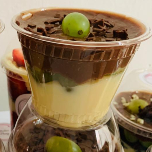 BRIGADEIRO DE NINHO,UVAS E BRIGADEIRO