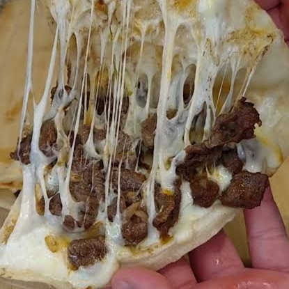 Mega Quesadilla de Bisteck
