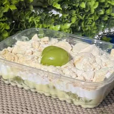 Creme de Ninho, Uvas Verde, Chantilly e Suspiro. Embalagem 250ml