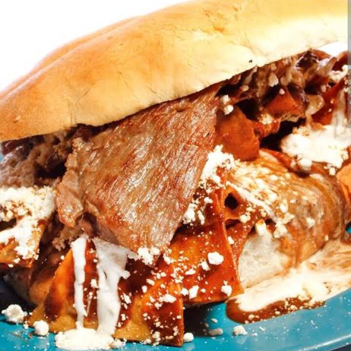 Torta de Chilaquiles con Carne Asada de Res+bebida