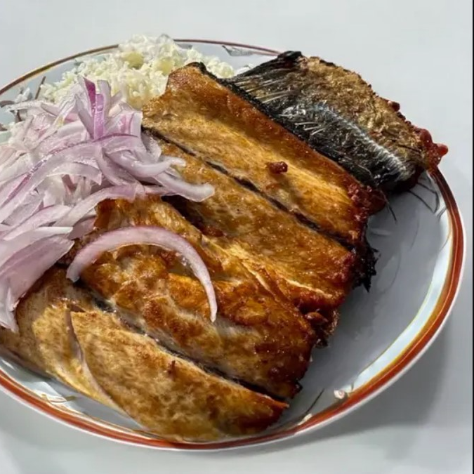 Filete De Pescado C/ papa+ Bebida Del Día