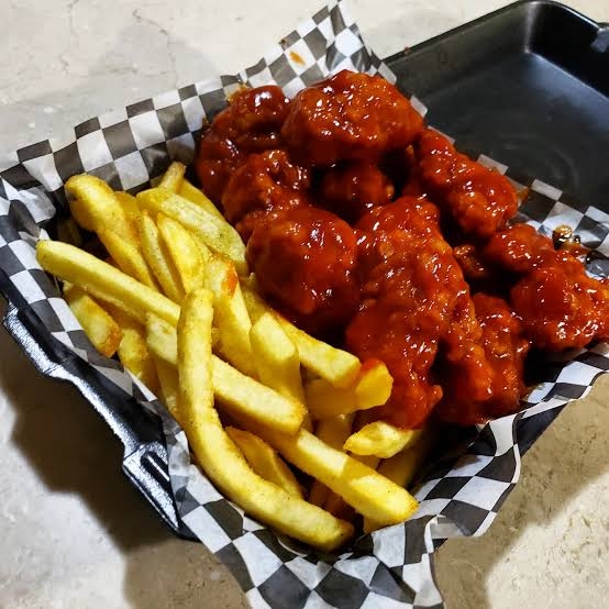 Medio Kilo de Boneless con Papas (12 Pz Aprox)