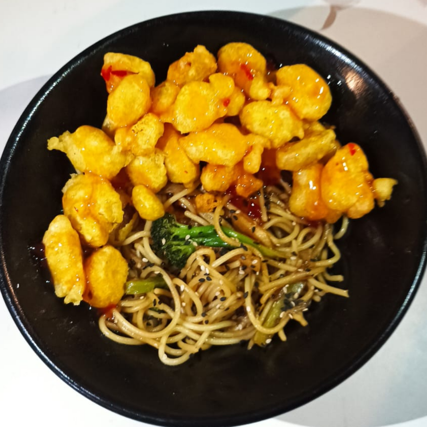 Oriental con bolitas de pollo