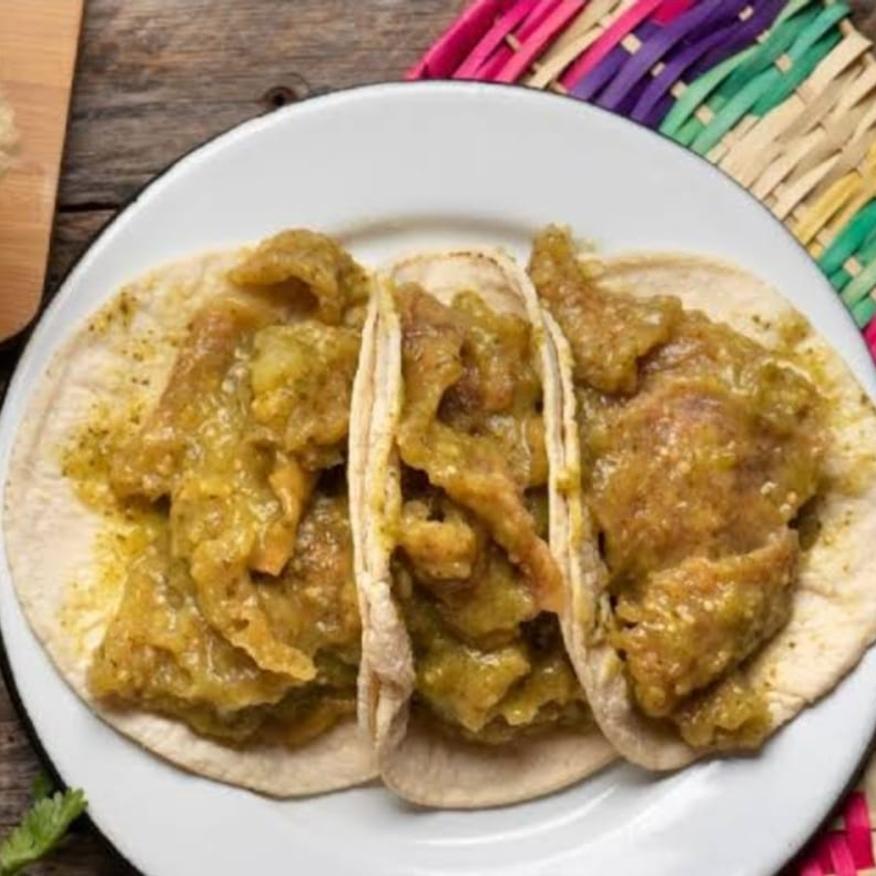 Taco De Chicharrón en Salsa Verde