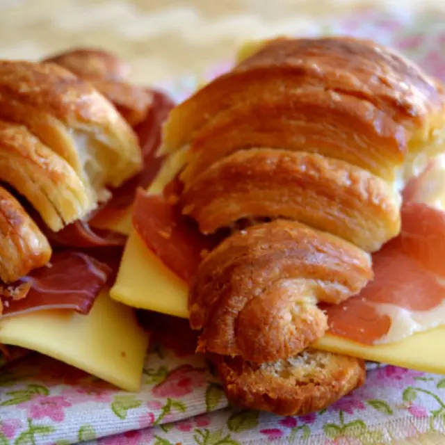 Cuernitos Jamón