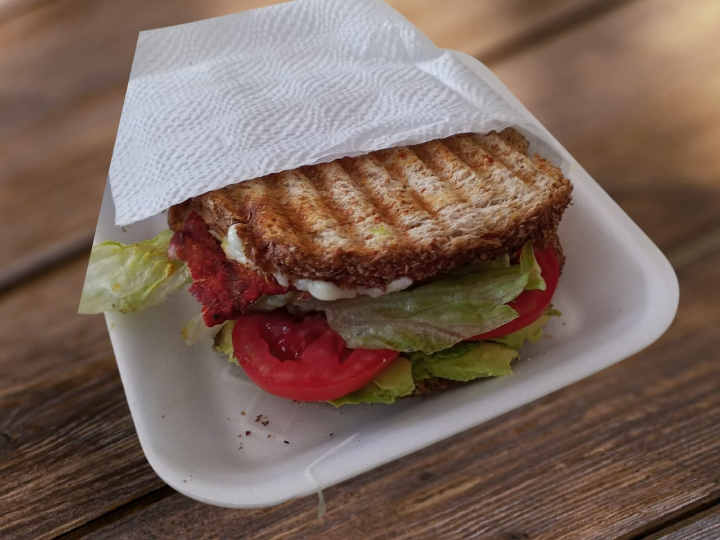 Entre Panes Loncheria