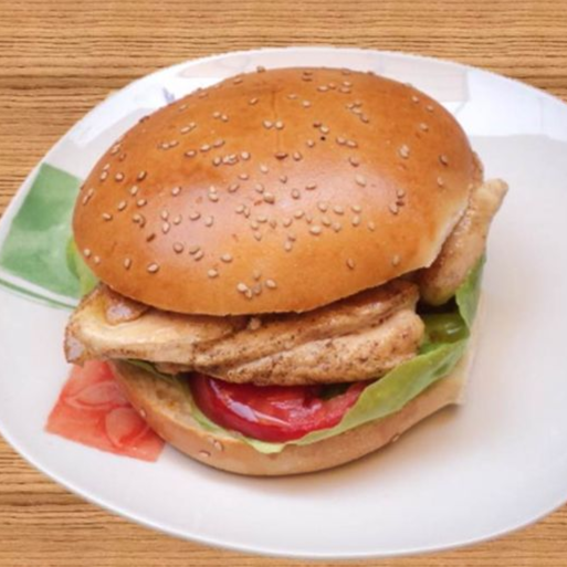 Pan con Filete de Pollo