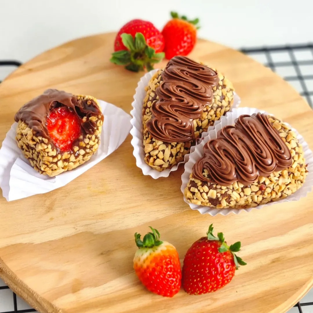 Morango, brigadeiro 50% cacau, amendoim e nutella