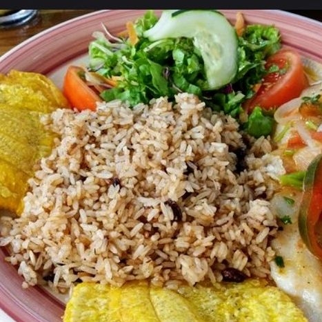 Rice and Beans con Filet de Pescado en Salsa de Co
