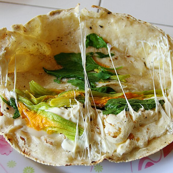 EMPANADA DE FLOR DE CALABAZA