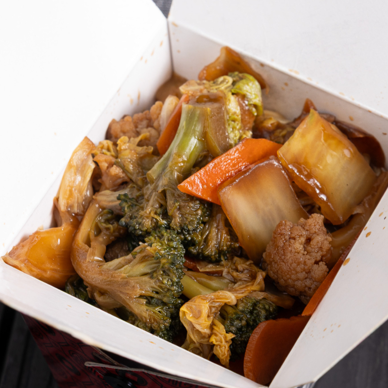 Versão sem proteína animal: apenas legumes frescos (brócolis, couve-flor, cenoura) com macarrão oriental e molho especial. Leve e saboroso! 480 Ml