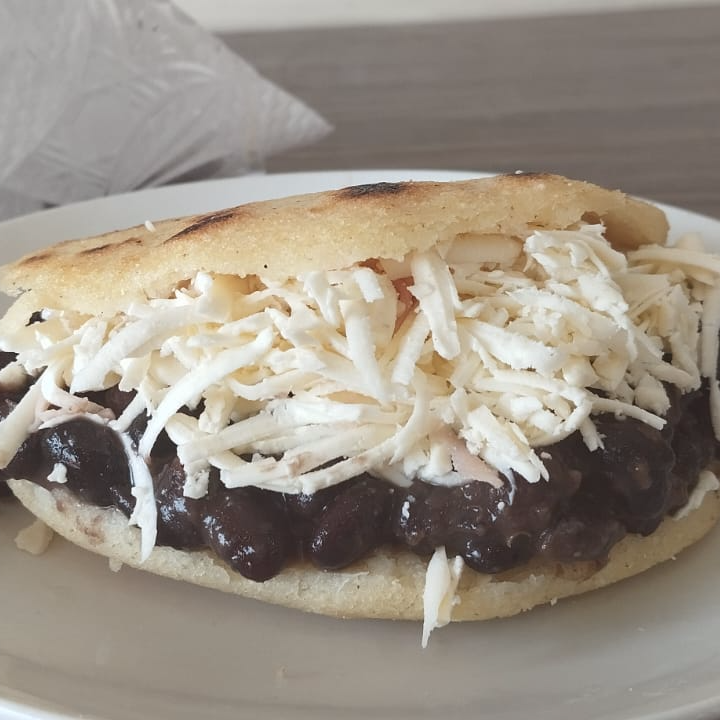 Arepa Dominó