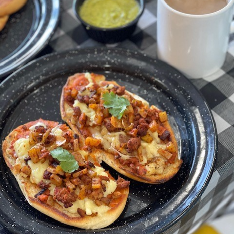 Molletes con guiso