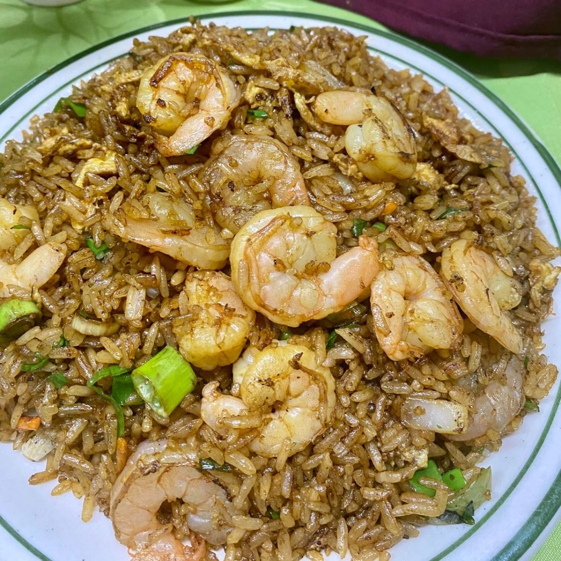 65- Medio arroz frito con Camarones