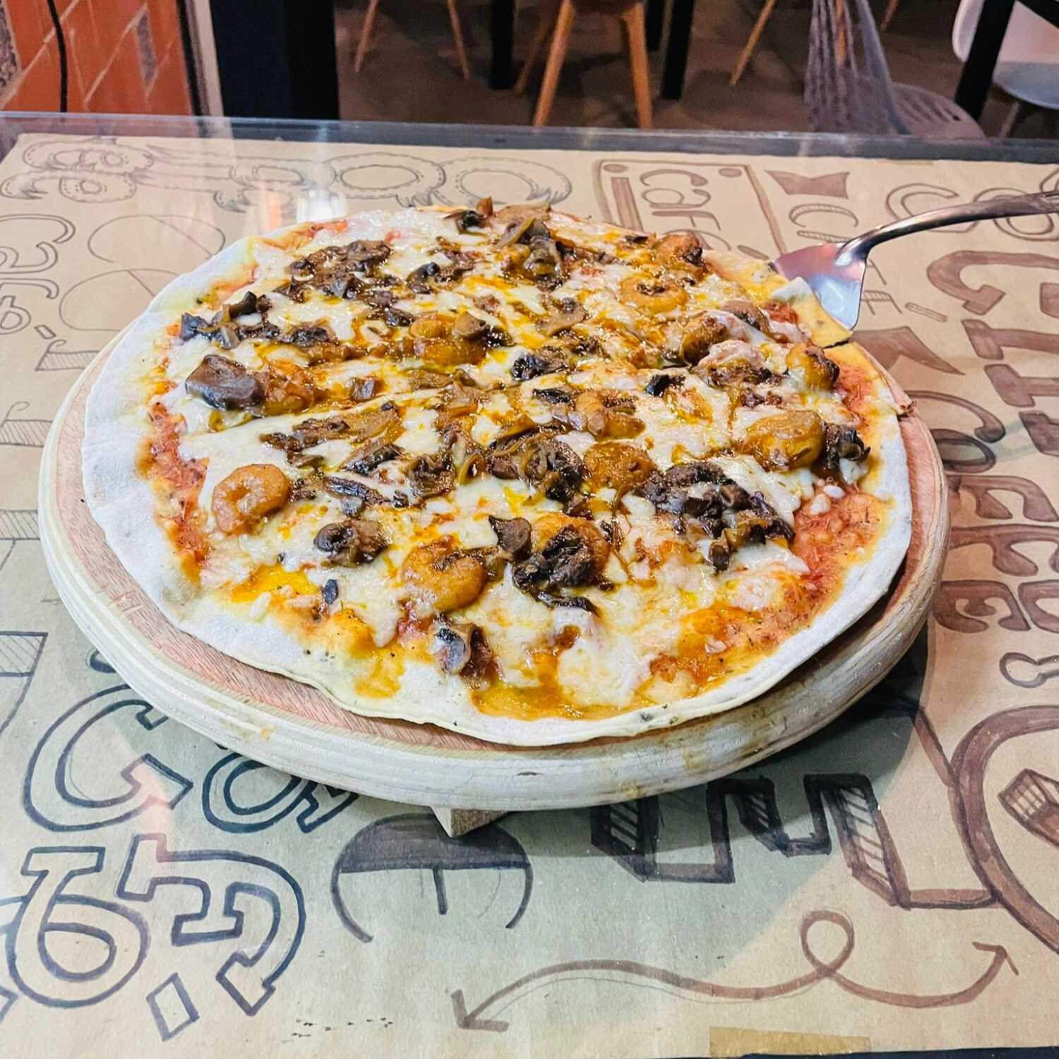 Pizza de camarón.8 reb, 35 cm de diametro aprox