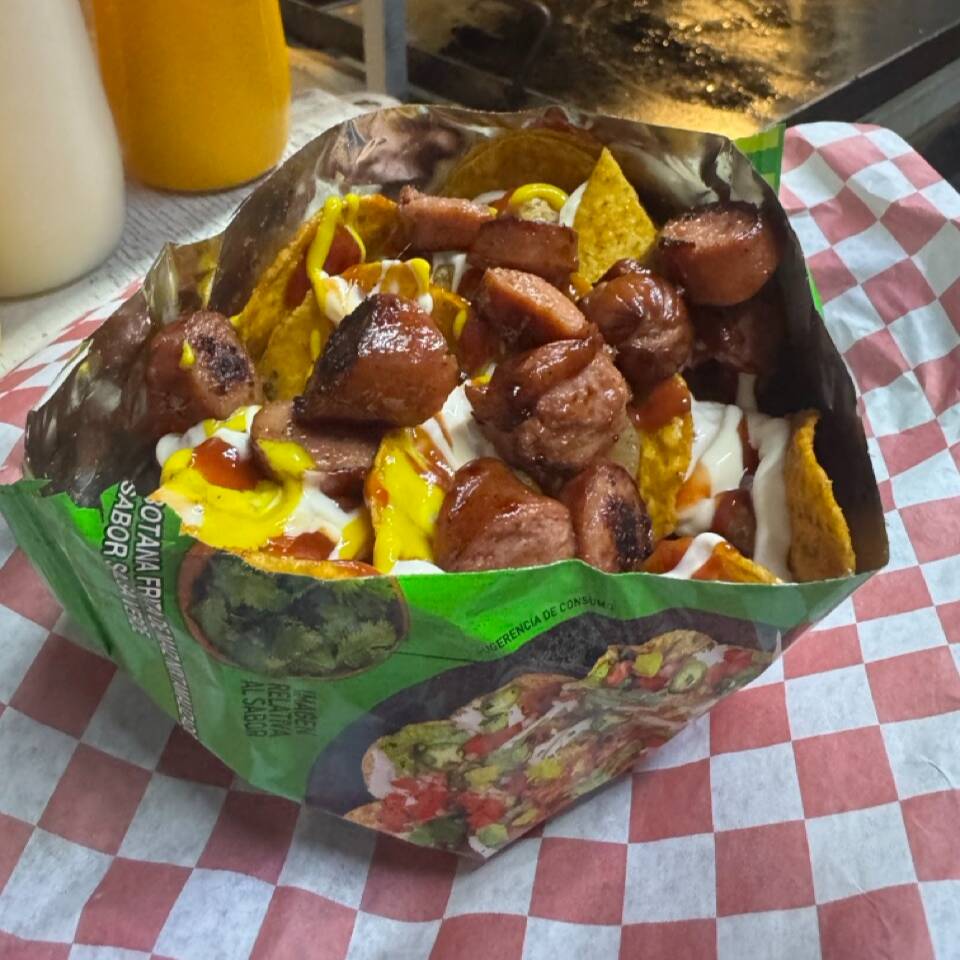 Tostilocos con Salchicha de Res