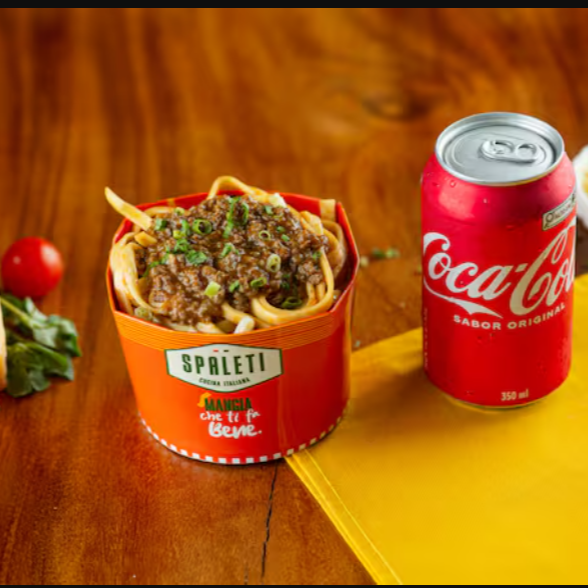 Escolha seu queridinho do Spaleti e refresque-se com uma Coca-Cola lata. Perfeito para matar sua fome!