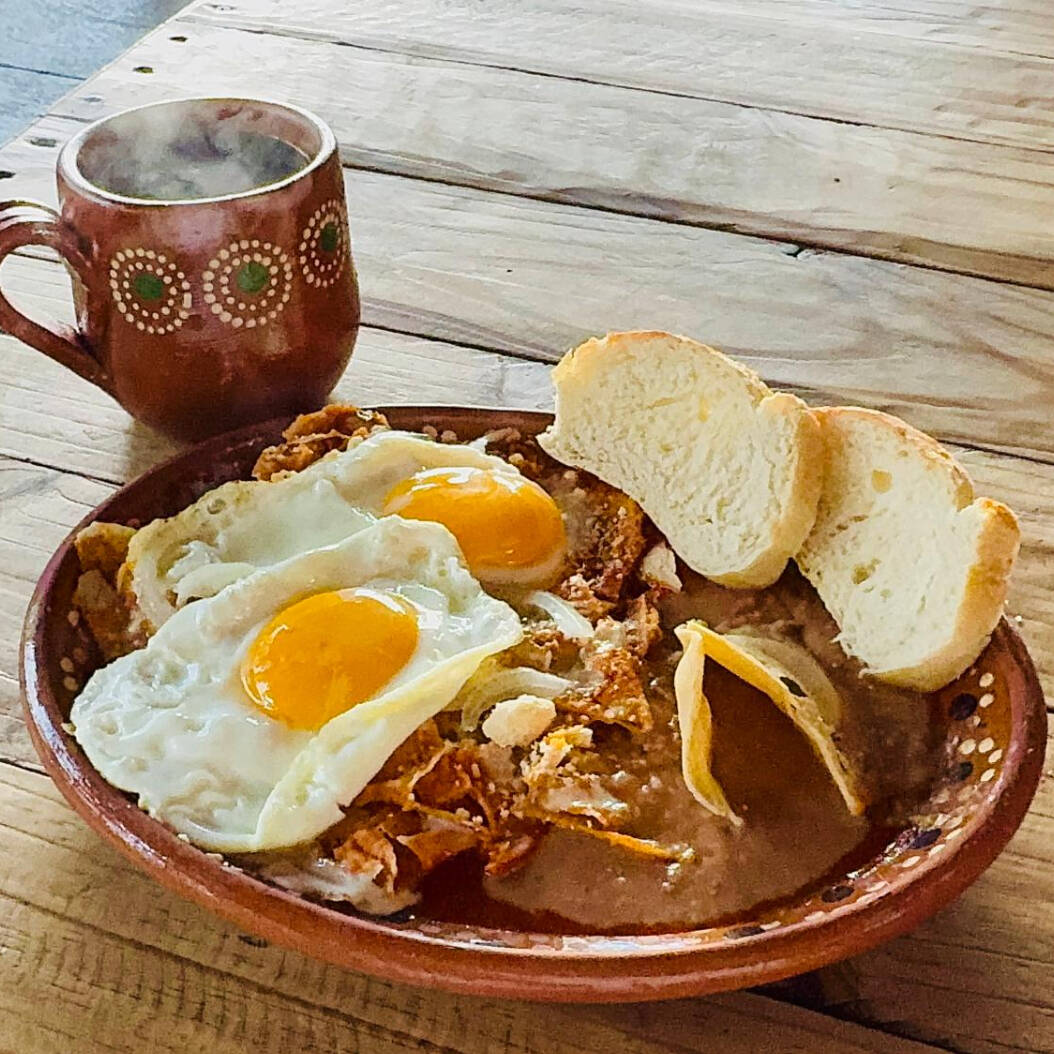 Chilaquiles Con Huevo Estrellado