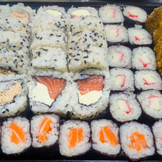 10 Hot Filadélfia 10 Uramaki Filadelfia 10 Uramaki Patê de Salmão 10 Hossomaki Salmão 10 Hossomaki Kani Kama