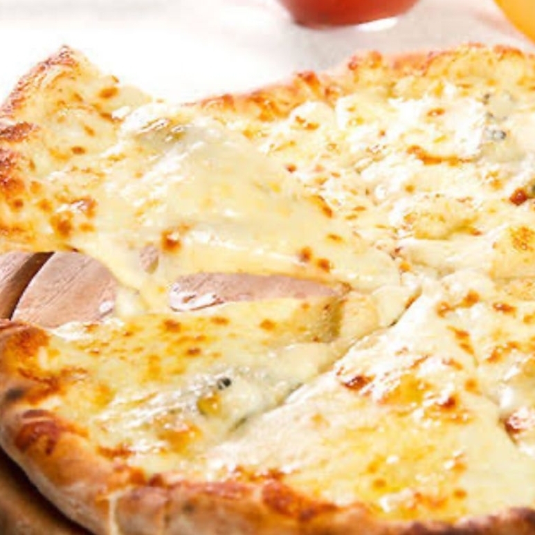 Pizza 3 quesos familiar