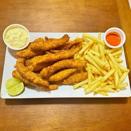 400g de filé de tilápia, 200g fritas, cebola, tomate, alface e muçarela ralada.