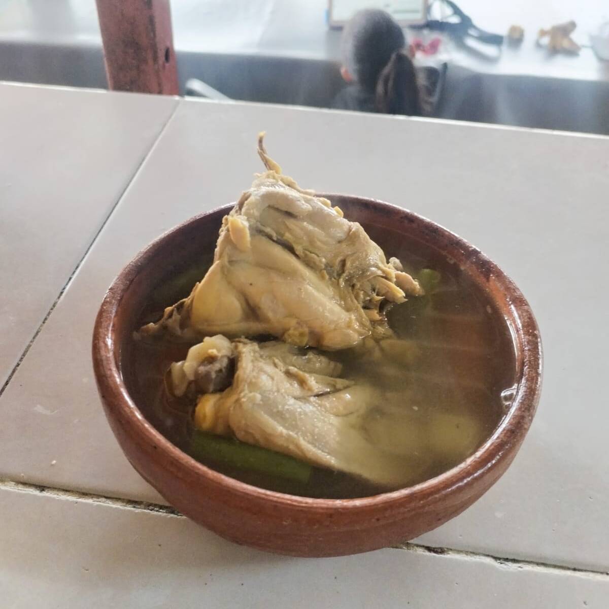 CALDO DE POLLO BLANCO