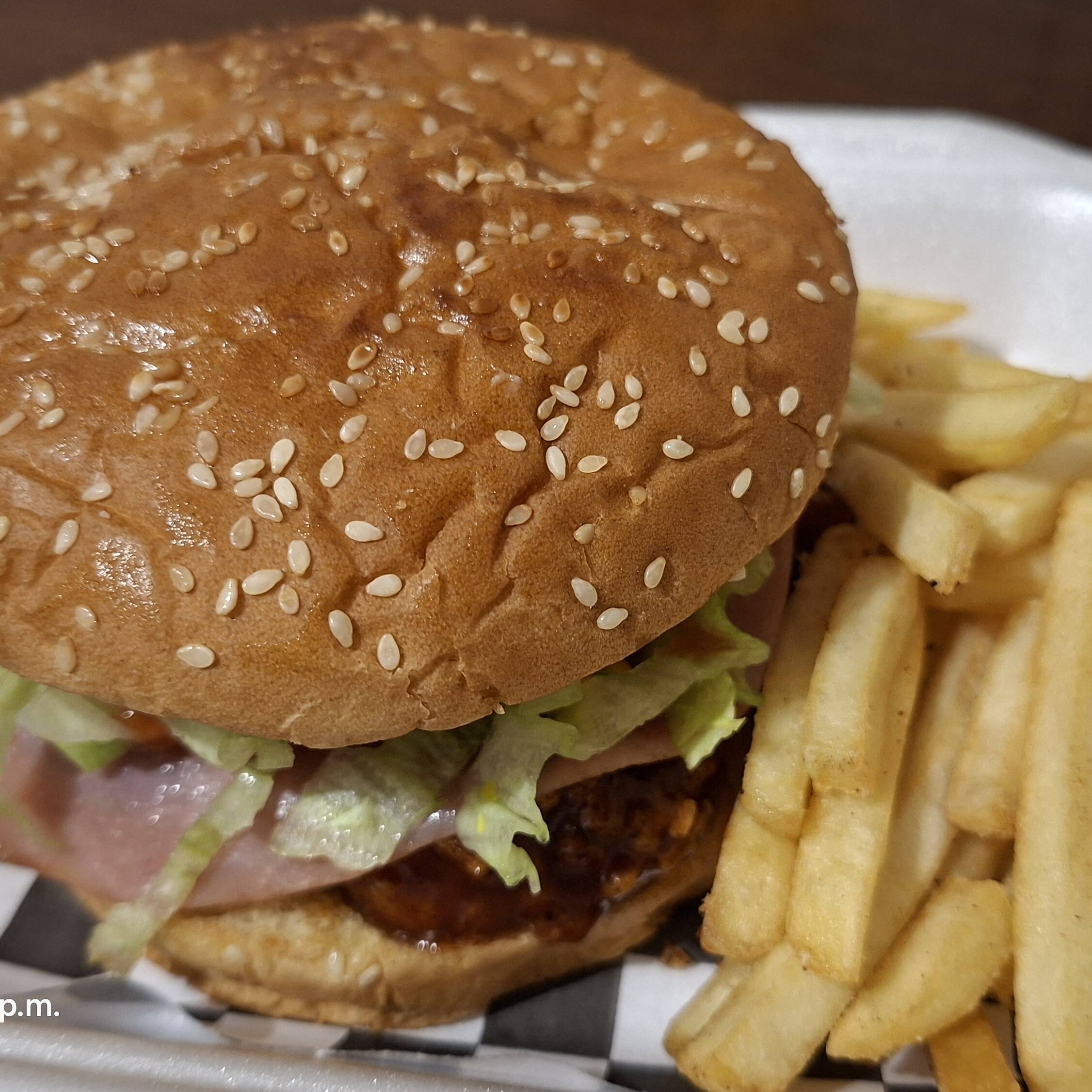 Hamburguesa de boneless con papas