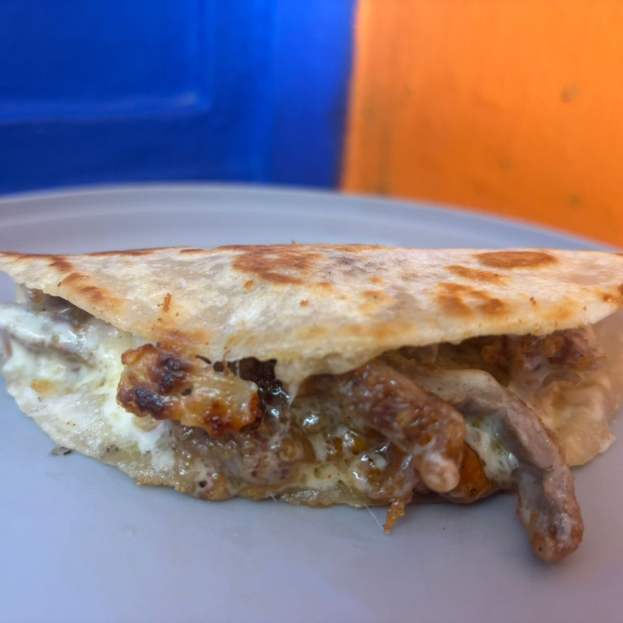 Quesadilla con Milanesa de Res