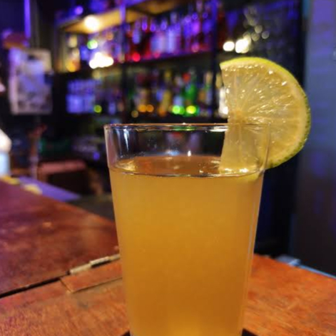 Copo de 700ML .350ML Kariri, mel, limão e gelo .