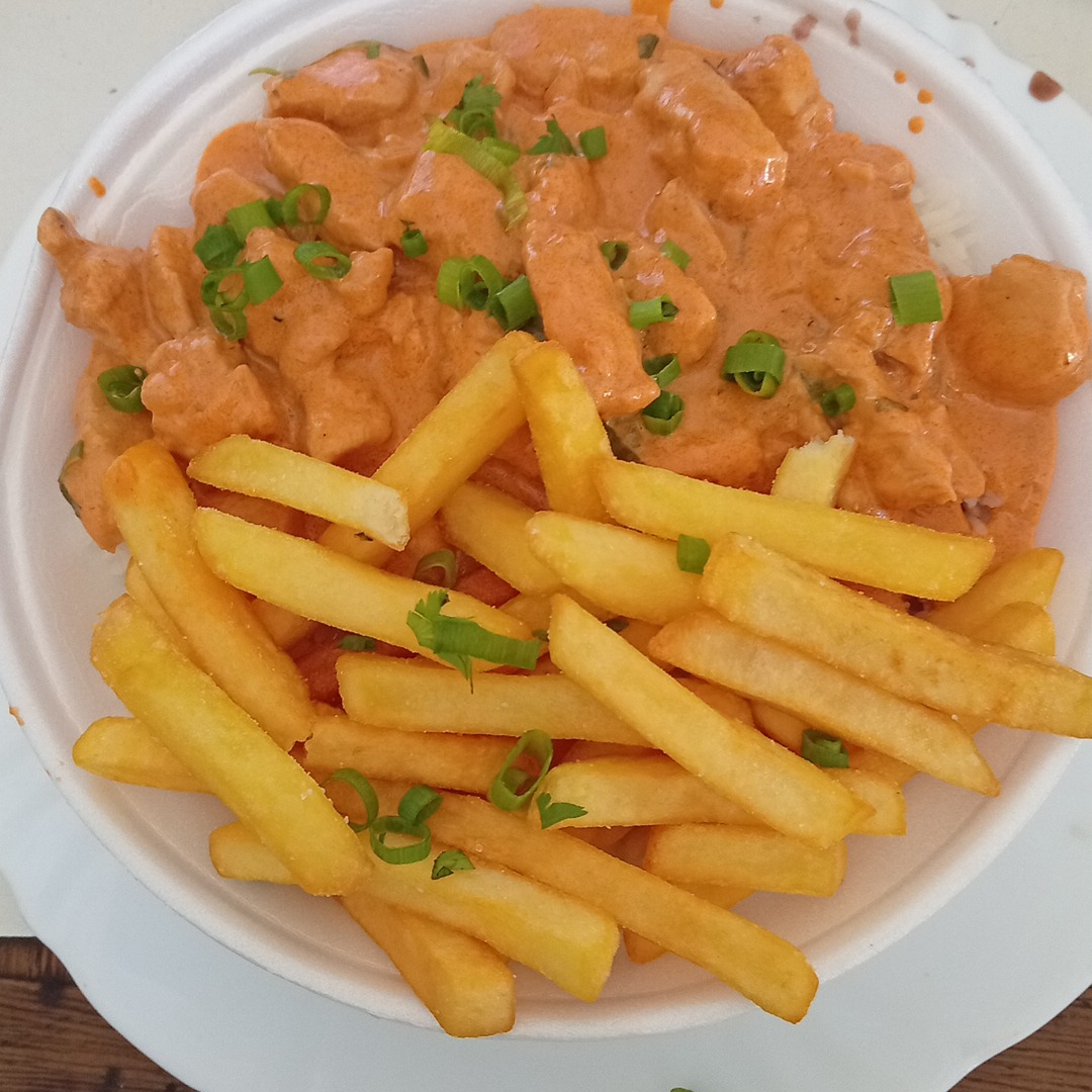 Arroz e batata frita.