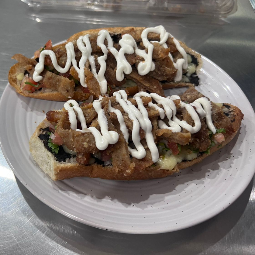 Molletes Tradicionales con Proteína a Elección