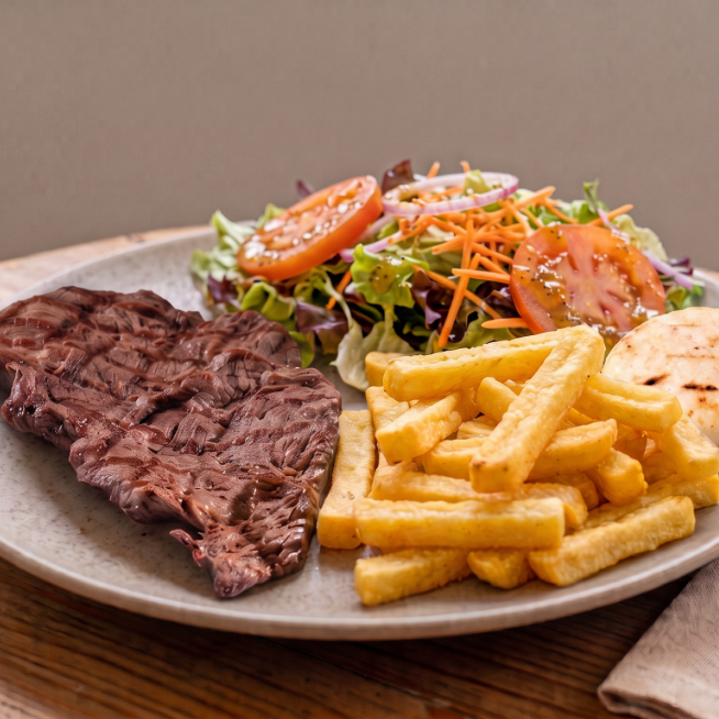 Carne de res + papas + Coca cola