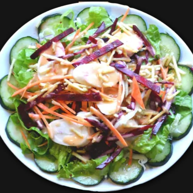 alface americano, cenoura, repolho roxo, beterraba, acelga, pepino japonês, palmito, batata palha, temperado com azeite de oliva.