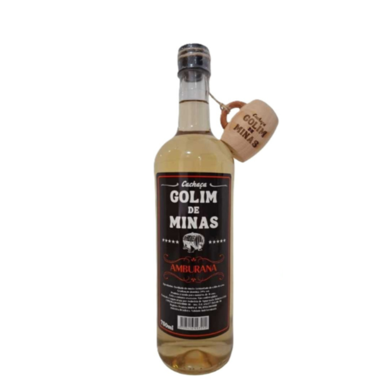 A Cachaça Golim de Minas Amburana é uma cachaça artesanal mineira, envelhecida em barris de amburana, que confere um sabor suave, macio e amadeirado à bebida. Apresenta teor alcoólico de 39%, sendo ideal para degustação pura ou em drinks, caracterizando-se por notas aromáticas adocicadas e a cor dourada/âmbar. Envelhecimento: Amburana, que confere aroma amadeirado, toque de baunilha, amêndoas e canela. Sabor e Aroma: Suave, macio e aromático, com notas adocicadas. Teor Alcoólico: 39%. Origem: Produzida de forma artesanal em Minas Gerais.