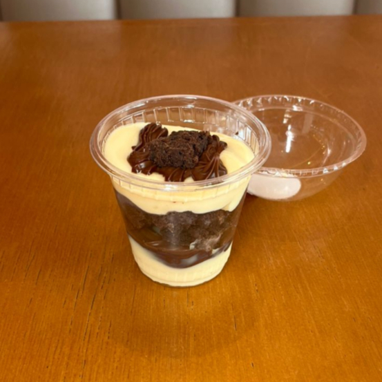 Copo de ninho com nutella com pedaços de brownie