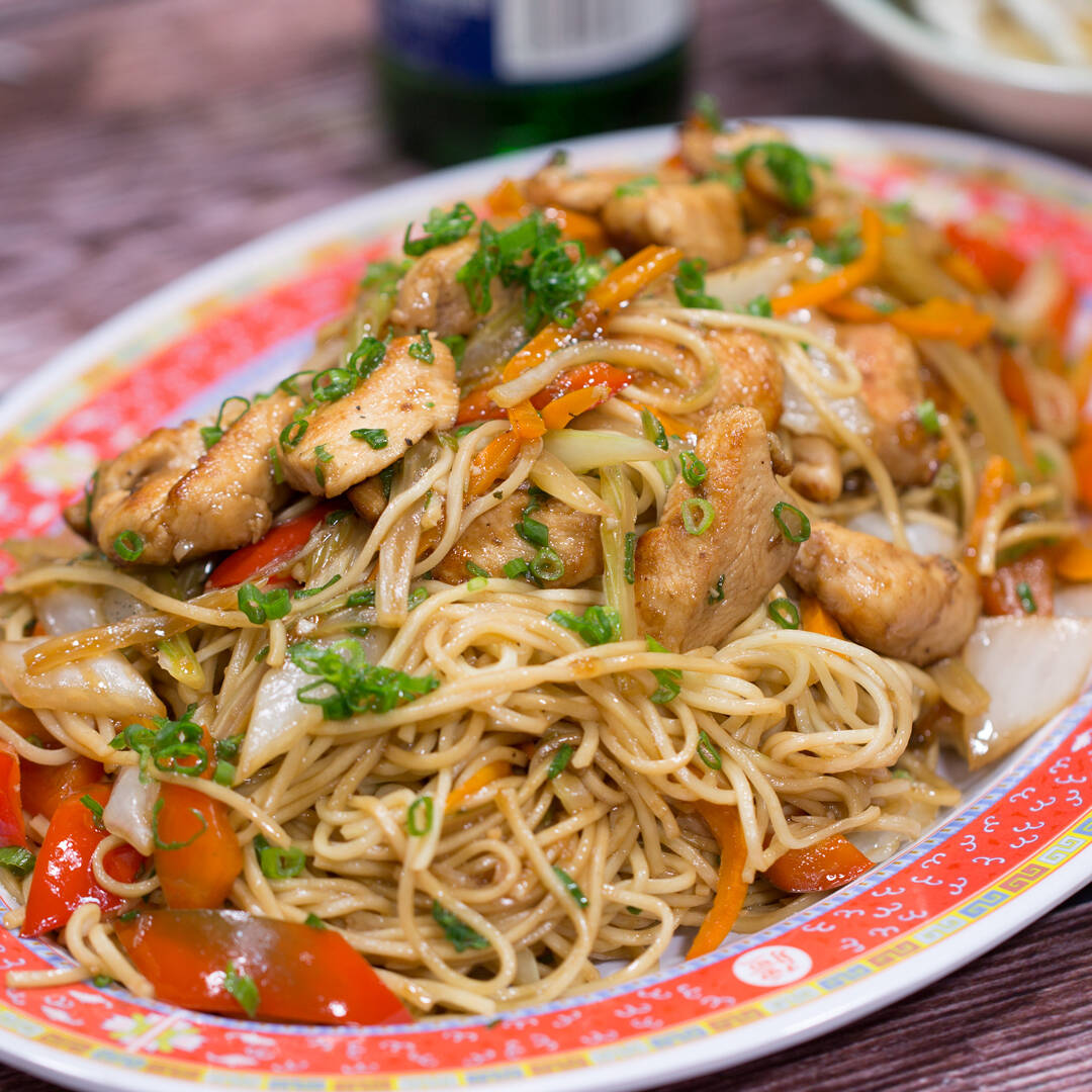 Tallarín Chifa de Pollo