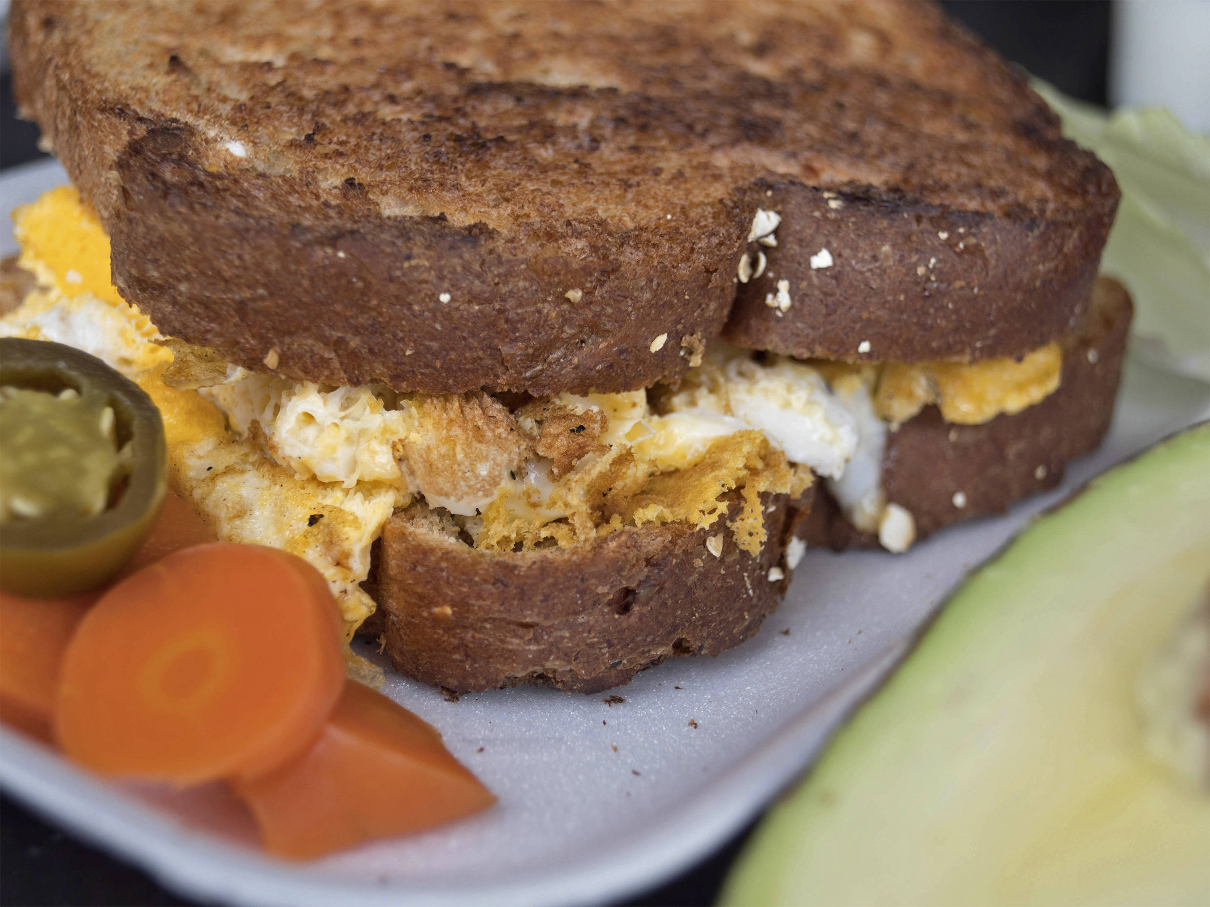 ComSándwich de Huevito + Licuados de Leche Mediano
