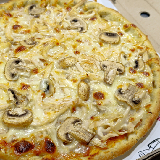 Pizza Pollo y Champiñones