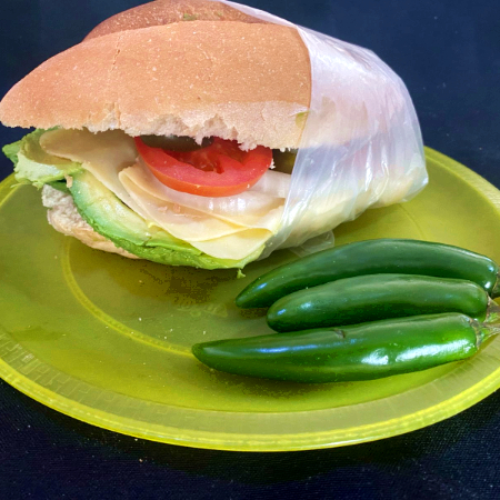 Lonche de Aguacate con Queso Blanco