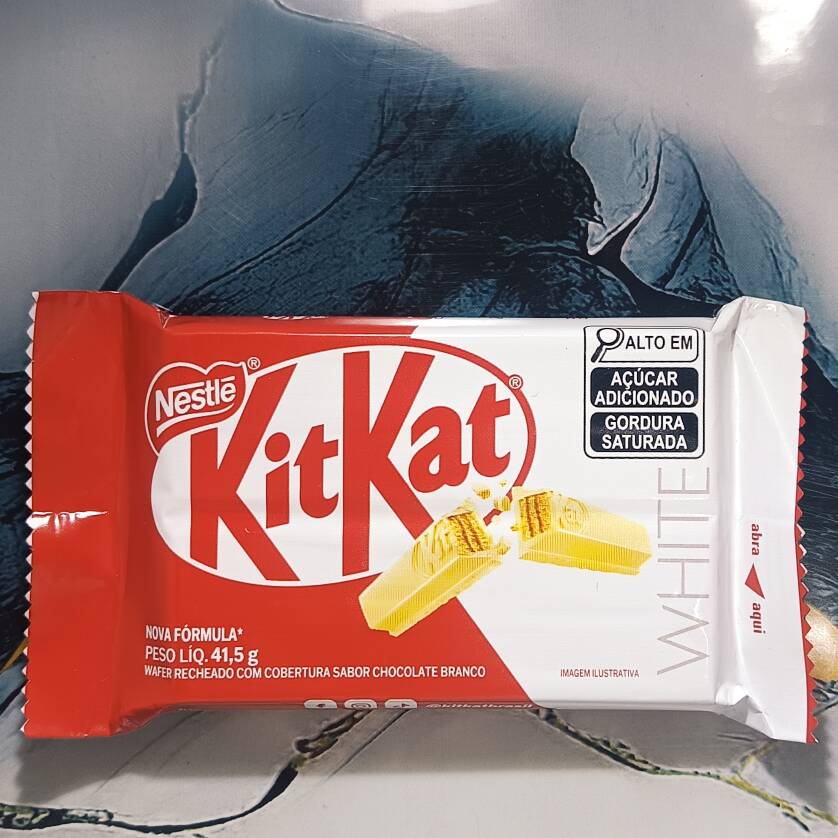 KitKat White 41,5g
O clássico KitKat com camadas de wafer crocante cobertas por delicioso chocolate branco. Uma combinação irresistível de leveza, cremosidade e crocância, perfeita para adoçar a sua pausa.
Peso: 41,5g.